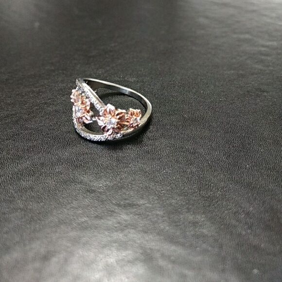 Sterling silver and rose gold flower ring size 7 - Picture 6 of 8